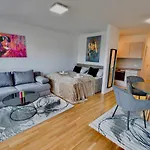 Studio Apartment mit Balkon